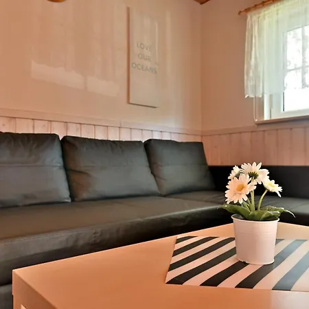 בית נופש Domek Eden Pustkowo פוסטקובו